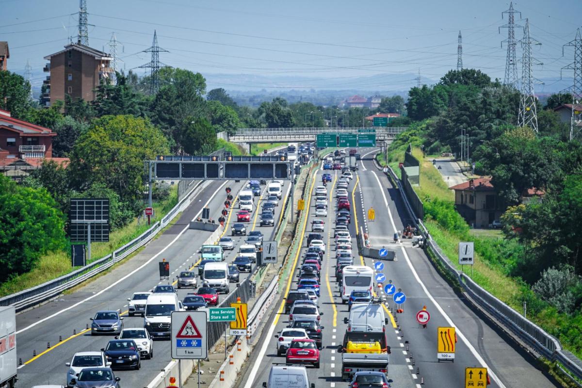 Maxi incidente stradale sulla A23 al confine con l’Austria: quanti sono i feriti? Code per 8 chilometri e turisti nel caos