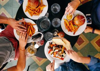 Perché mangiando alcuni alimenti aumenta la fame?