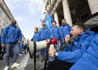 Ex Ilva, l’indotto ancora sul piede di guerra: aziende e lavoratori in corteo a Taranto