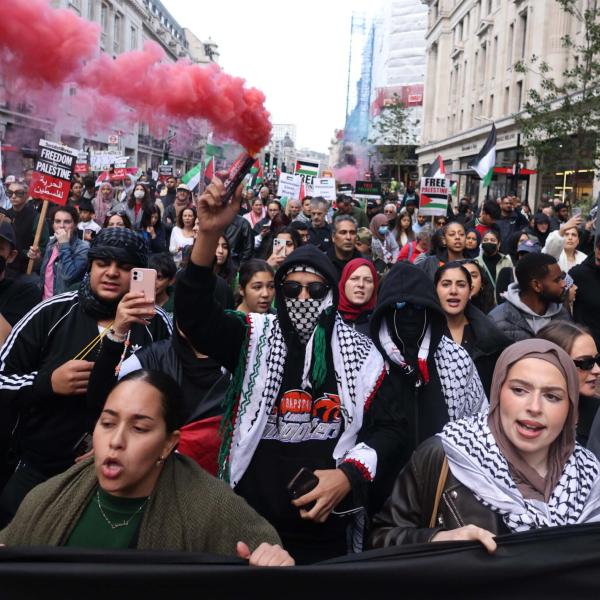 Guerra Israele-Palestina, manifestazione a Londra: circa 100mila persone in piazza