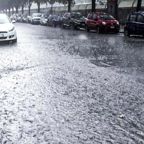 Maltempo in Campania dopo il caldo record: nel casertano mamma e figlio dispersi