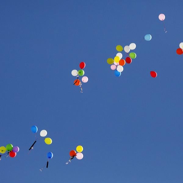 Il Comune di Barzana vieta l’uso dei palloncini per tutelare l’ambiente