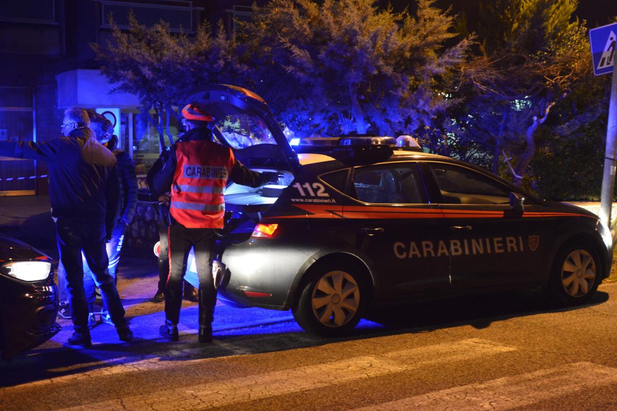 Arcore, violenta aggressione: colpisce moglie e figlio con un cacci…