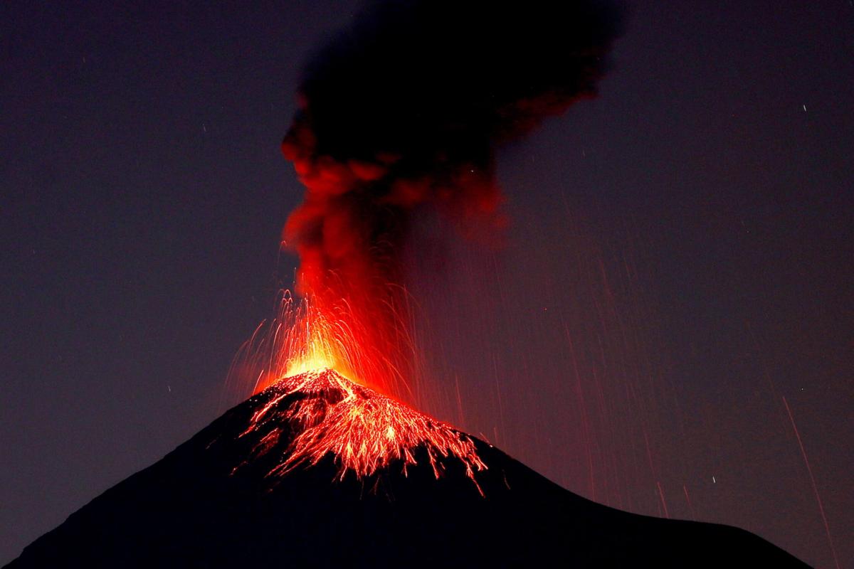 Eruzione del vulcano Fuego in Guatemala, evacuati i cittadini | FOTO