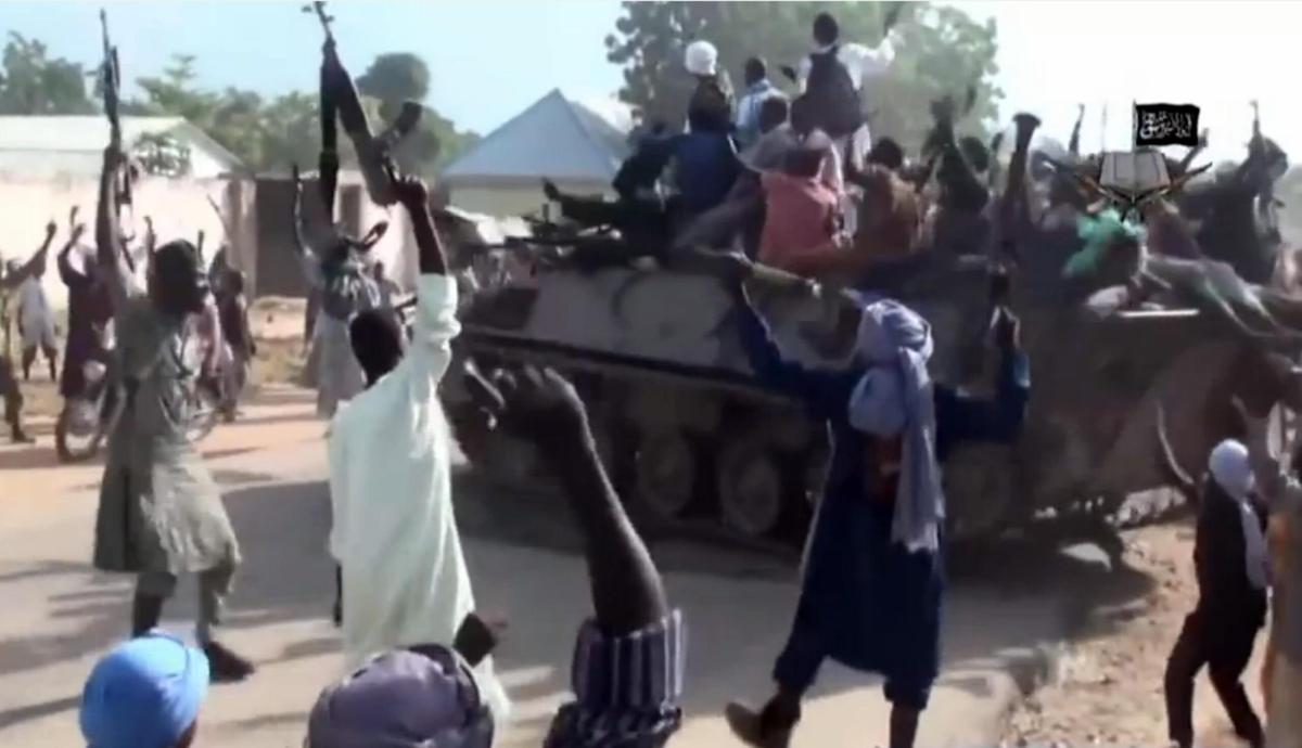 Nigeria, miliziani di Boko Haram rapiscono 150 persone nel villaggio di Kuchi: dieci morti nell’assalto