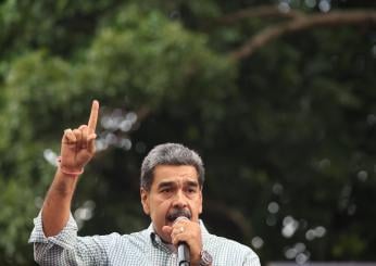 Venezuela, Gonzalez in esilio. Maduro esulta ma l’opposizione è ottimista: “Non cambia nulla”