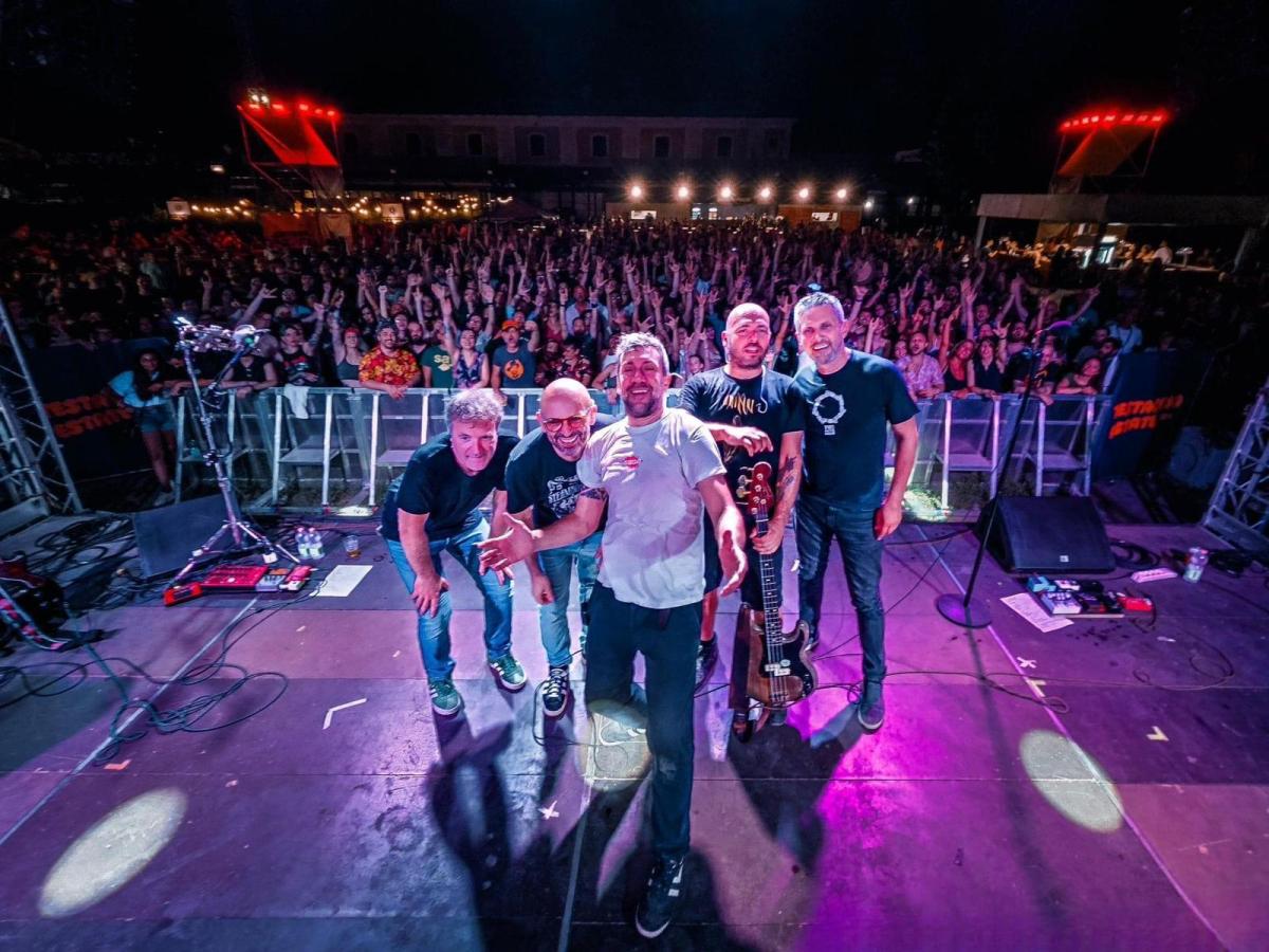 I Meganoidi a Roma per il Testaccio Estate 2024: la band di “Zeta Reticoli” emoziona, diverte il pubblico e ricorda Carlo Giuliani | FOTO E VIDEO