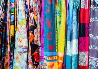 Il foulard di seta: come indossarlo per la primavera 2022