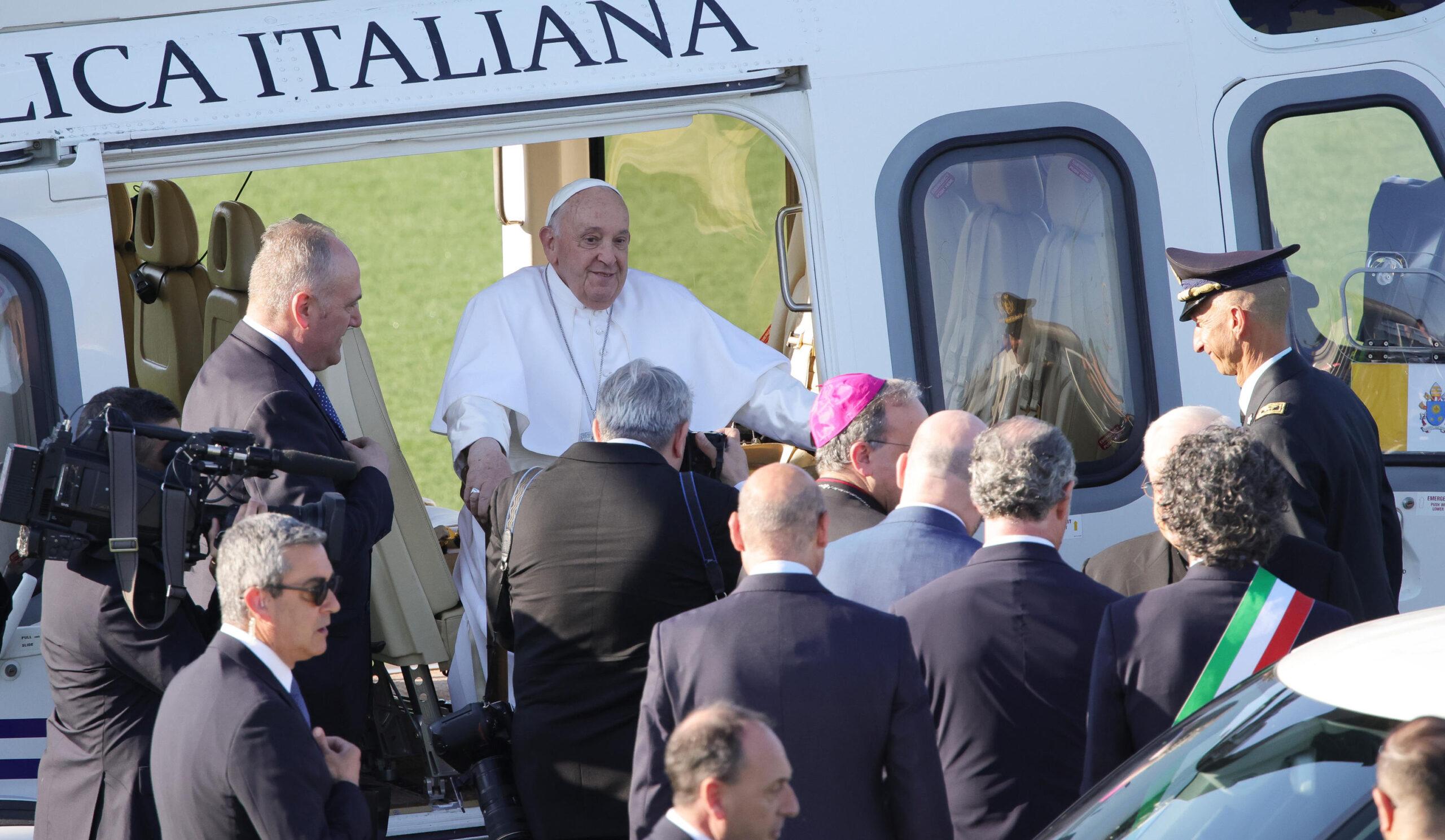 papa francesco arrivo a Verona