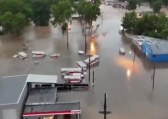 Maltempo in Texas, forti tempeste colpiscono lo Stato: centinaia di persone sono state salvate dalle inondazioni