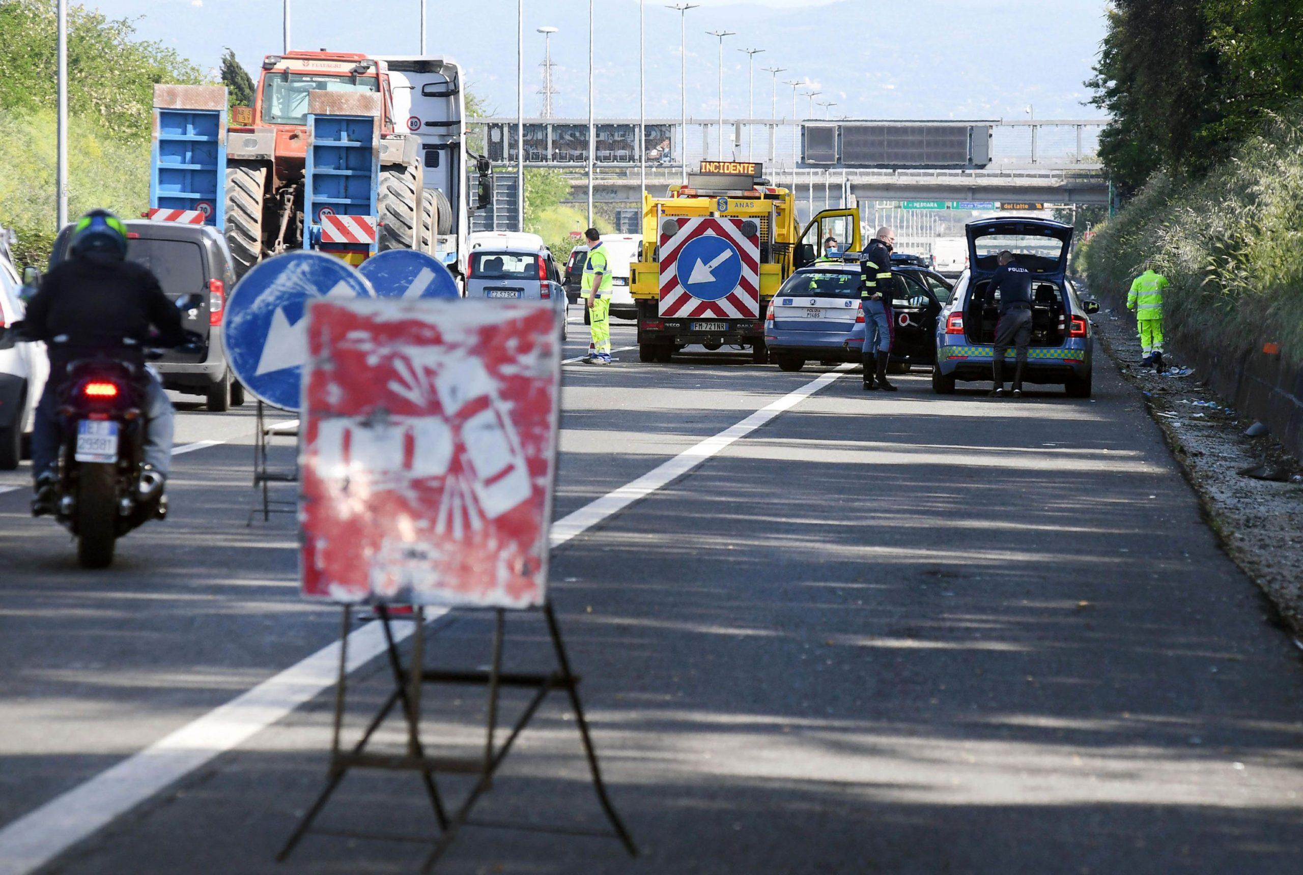 Incidente sulla statale 107, tra Paola e San Fili, nel cosentino: scontro tra tre veicoli, due persone ferite