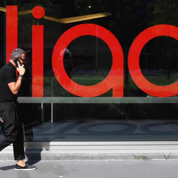 Iliad, offerta di fusione a Vodafone per le attività italiane