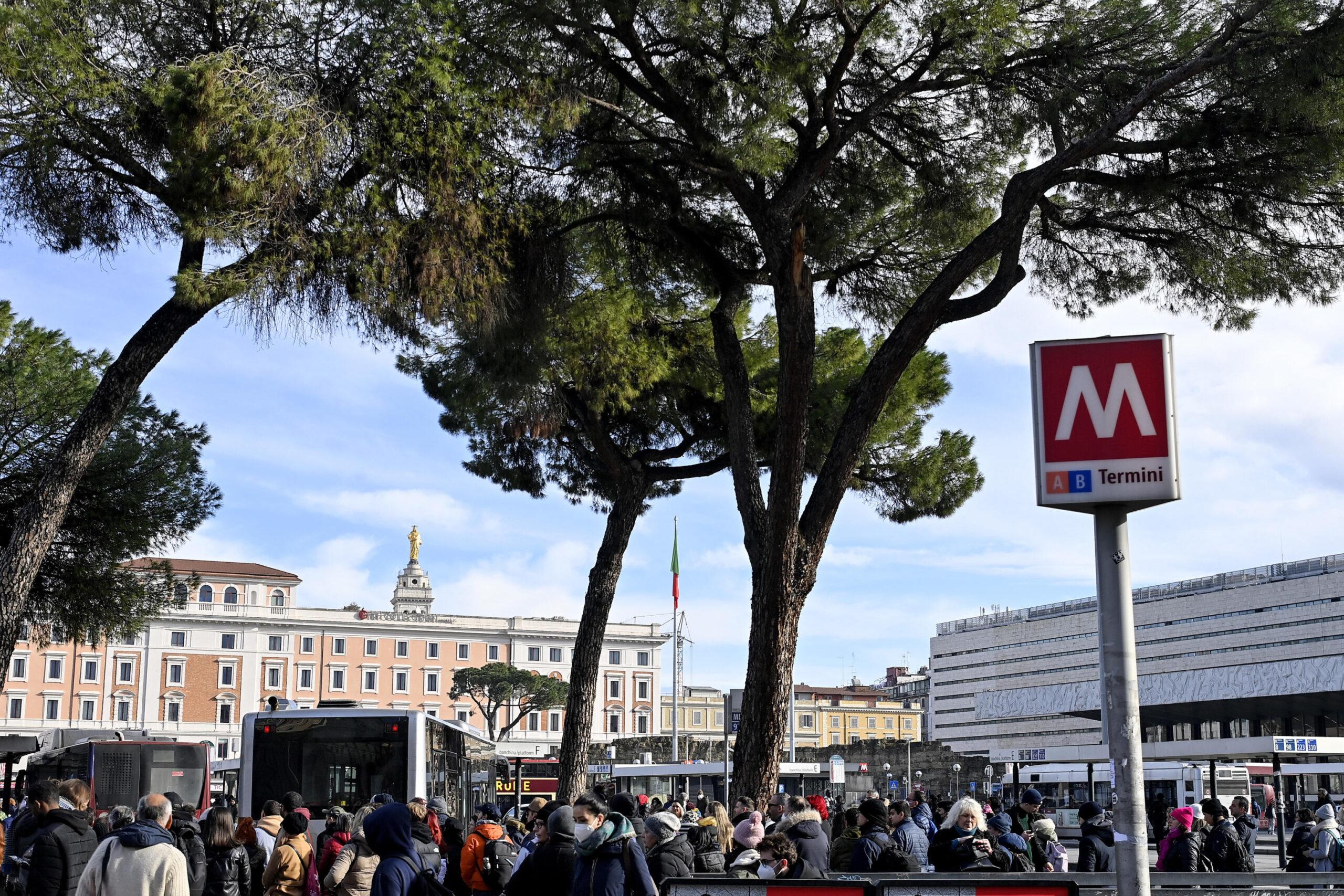 Metro A malore passeggera: è grave in codice rosso al San Giovanni