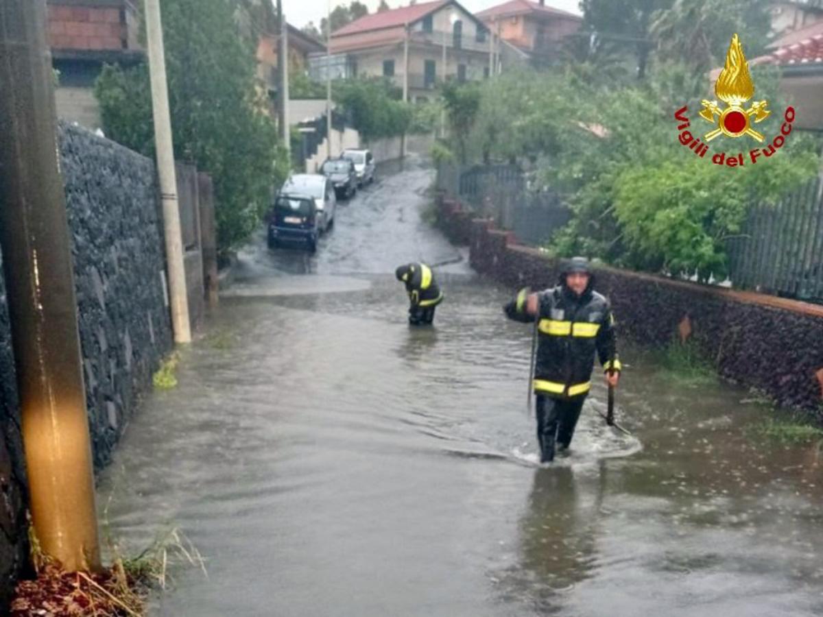 Maltempo, allerta rossa in Emilia Romagna: rischio temporali per al…