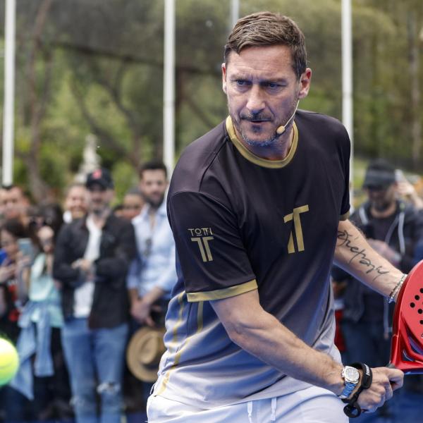 Totti verso il ritorno alla Roma: “Mou mi vuole con lui”. Ora la palla passa ai Friedkin