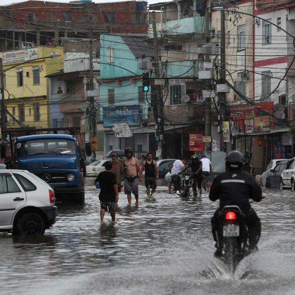 Brasile, violento temporale travolge Rio de Janeiro: almeno 9 morti