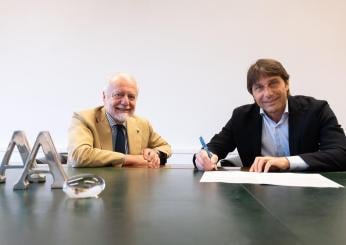 Antonio Conte nuovo allenatore del Napoli: ora è ufficiale. Il tecnico dopo la firma: “Forza Napoli, non vediamo l’ora di iniziare”