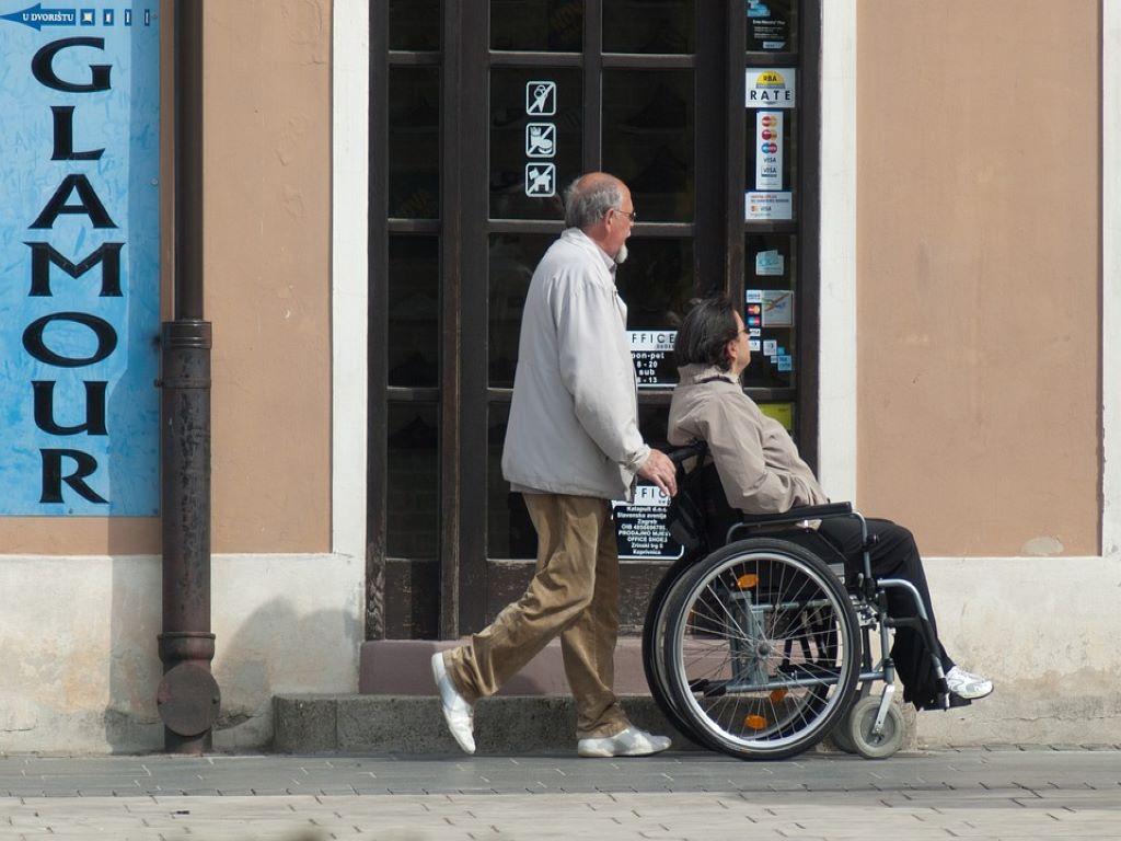 Per chi assiste un disabile con legge 104 accesso anticipato alla pensione, ecco come