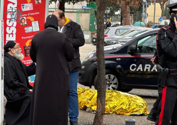 Roma, trovato il cadavere di un prete ortodosso in una cabina per le fototessere a Tor Sapienza: indagini in corso| FOTO