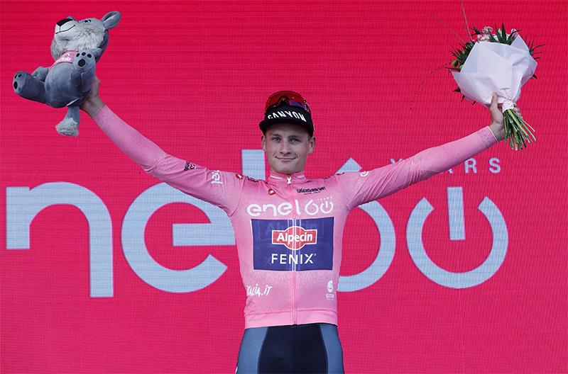 Giro d’Italia: Yates è il vincitore della seconda tappa