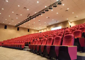 Crisi cinema italiano, nel 2022 oltre il 60% non sono andati in sala