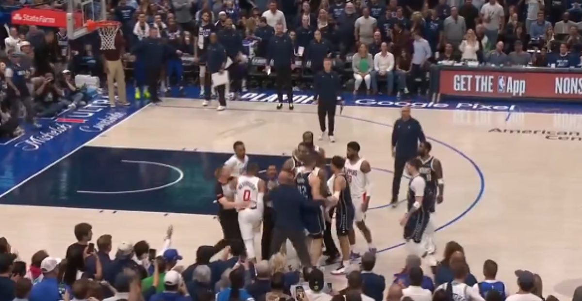 NBA, Lillard si fa male: Haliburton decisivo nel finale. Espulso Westbrook contro i Mavs | VIDEO