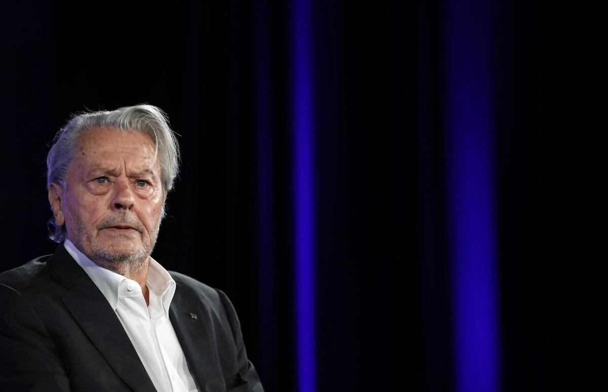 Alain Delon, ecco cosa è stato deciso sulla sua tutela giudiziaria