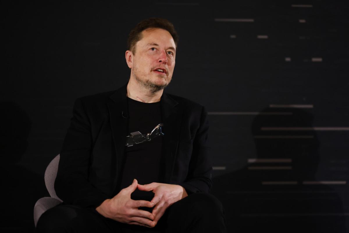 Elon Musk: Tesla annuncia i robotaxi a guida autonoma