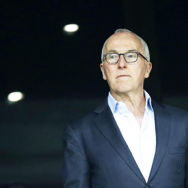 Chi è Frank McCourt, l’imprenditore miliardario statunitense che punta ad acquistare TikTok