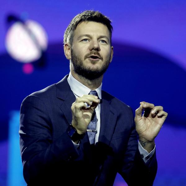 Alessandro Cattelan conduce Sanremo Giovani 2024 e il DopoFestival 2025: l’annuncio ufficiale di Carlo Conti