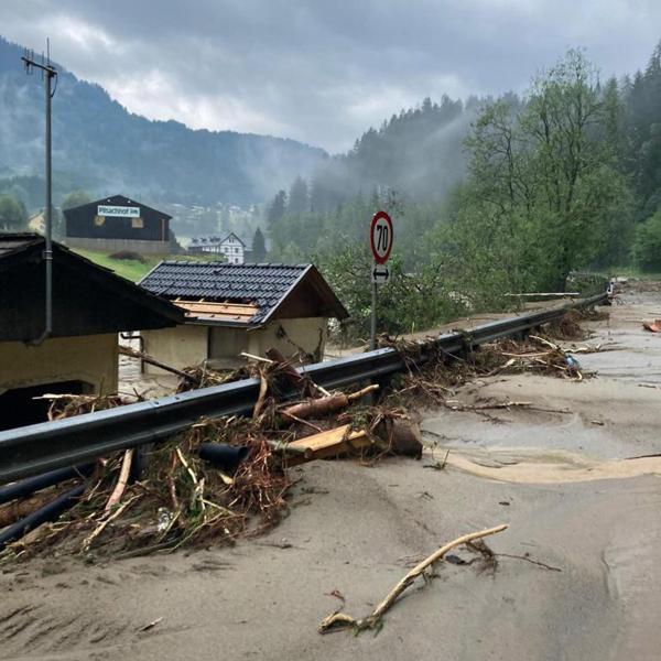 Maltempo e inondazioni in Carinzia: case evacuate e strade chiuse