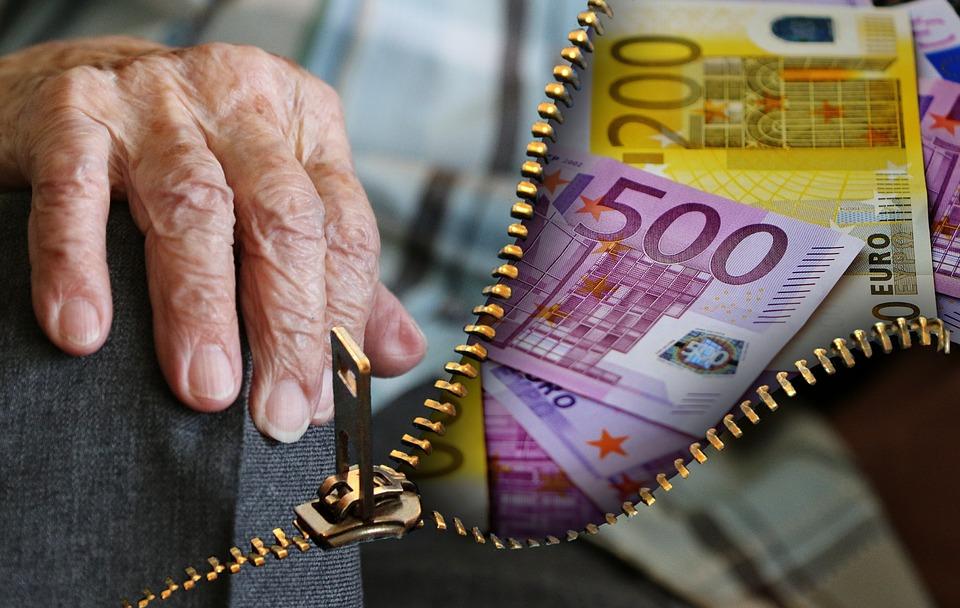 Quando pagano le pensioni a maggio 2023 in banca e alle Poste? Calendario date