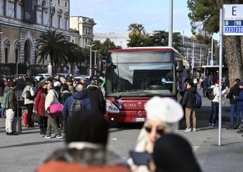 Roma, arrestate tre persone per il pestaggio a sfondo razziale di un bengalese. Due sono minorenni