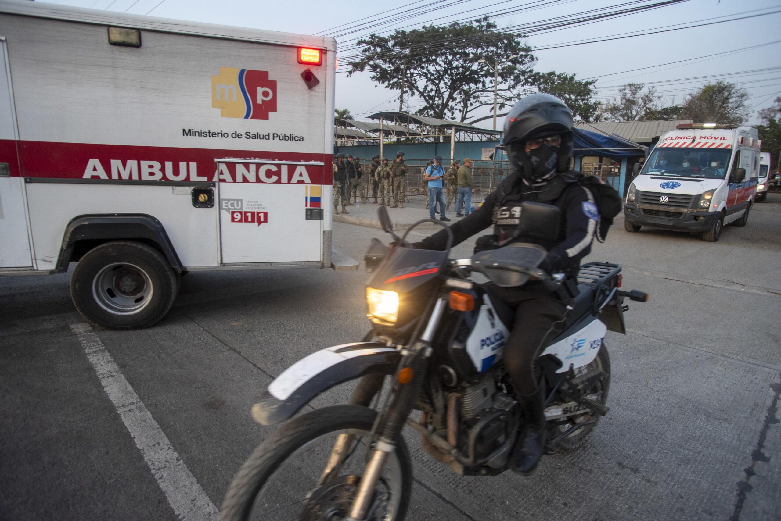 Ecuador, strage in un ristorante a Montanita: 6 morti e 6 feriti. Ucciso anche il figlioccio di un boss locale l Video