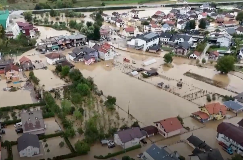 Bosnia Erzegovina, alluvioni nel centro e nel sud del Paese: 16 morti e migliaia di sfollati | FOTO E VIDEO