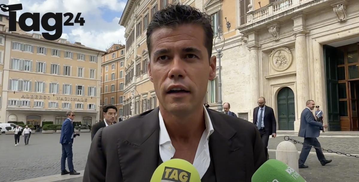 Processo Open Arms, la Lega in piazza in difesa di Salvini, Crippa contro la magistratura: “Processo politico” | VIDEO