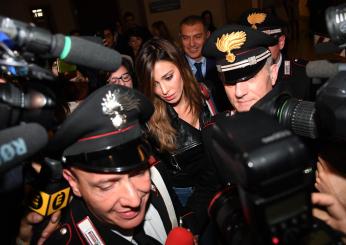 Belen Rodriguez, lite con i paparazzi in aeroporto: interviene la polizia