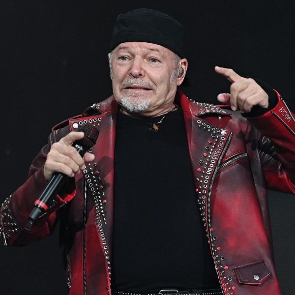 Vasco Rossi tour 2023, l’annuncio: “A giugno ci vediamo di sicuro negli stadi”