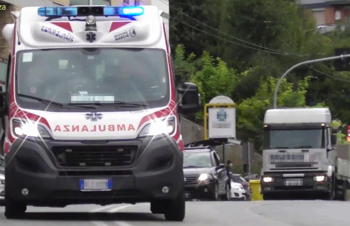 Roma, bambino cade dal balcone a Centocelle e muore: cos’è successo…