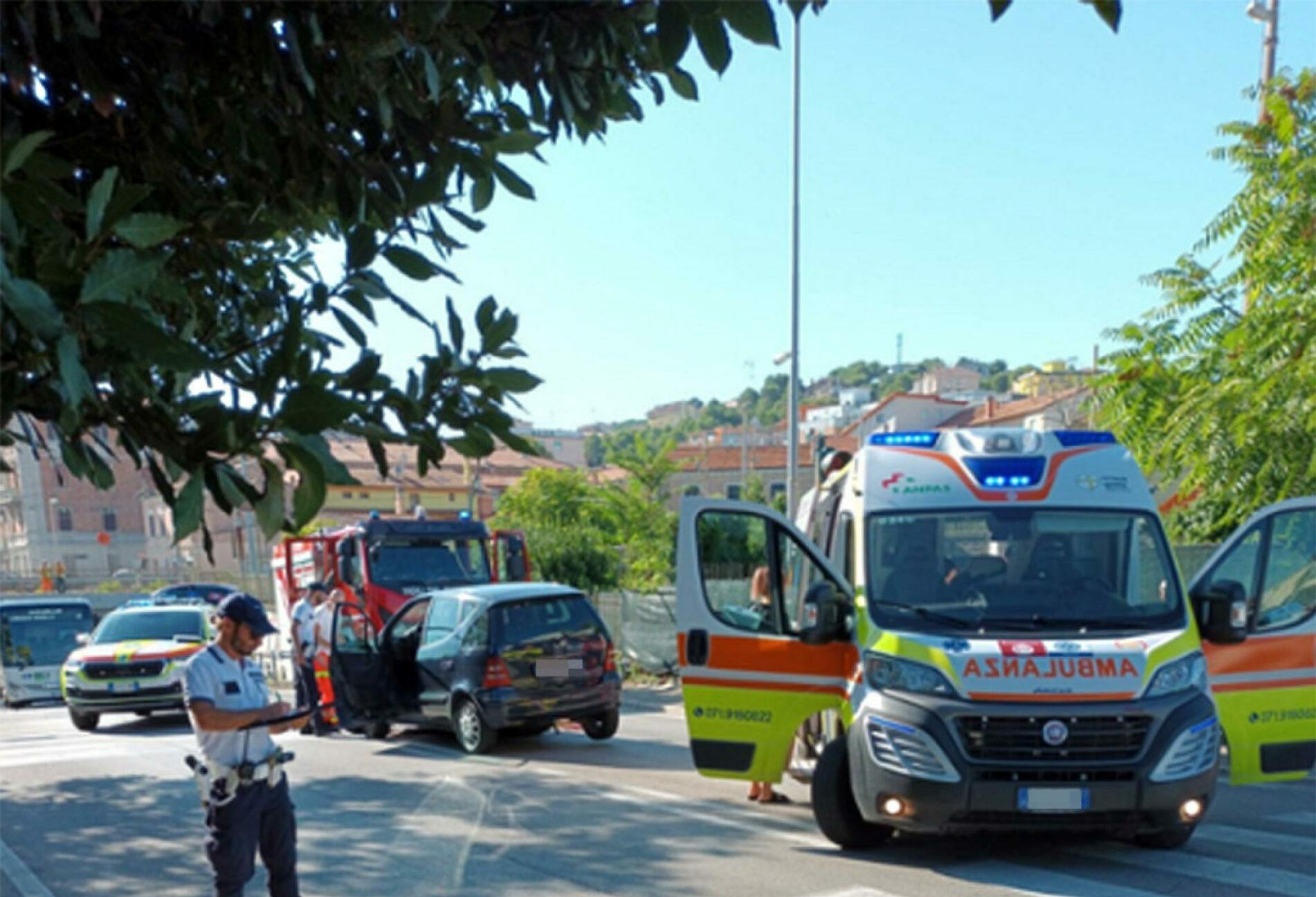 Roma, incidente sulla via Flaminia: 19enne perde il controllo del motorino, morto sul colpo