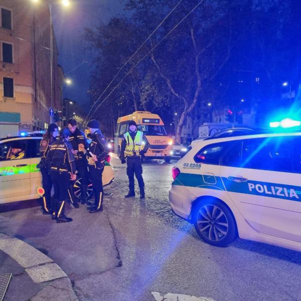 Napoli, fatale incidente fra una bici e un camion dei rifiuti: morta una studentessa 27enne