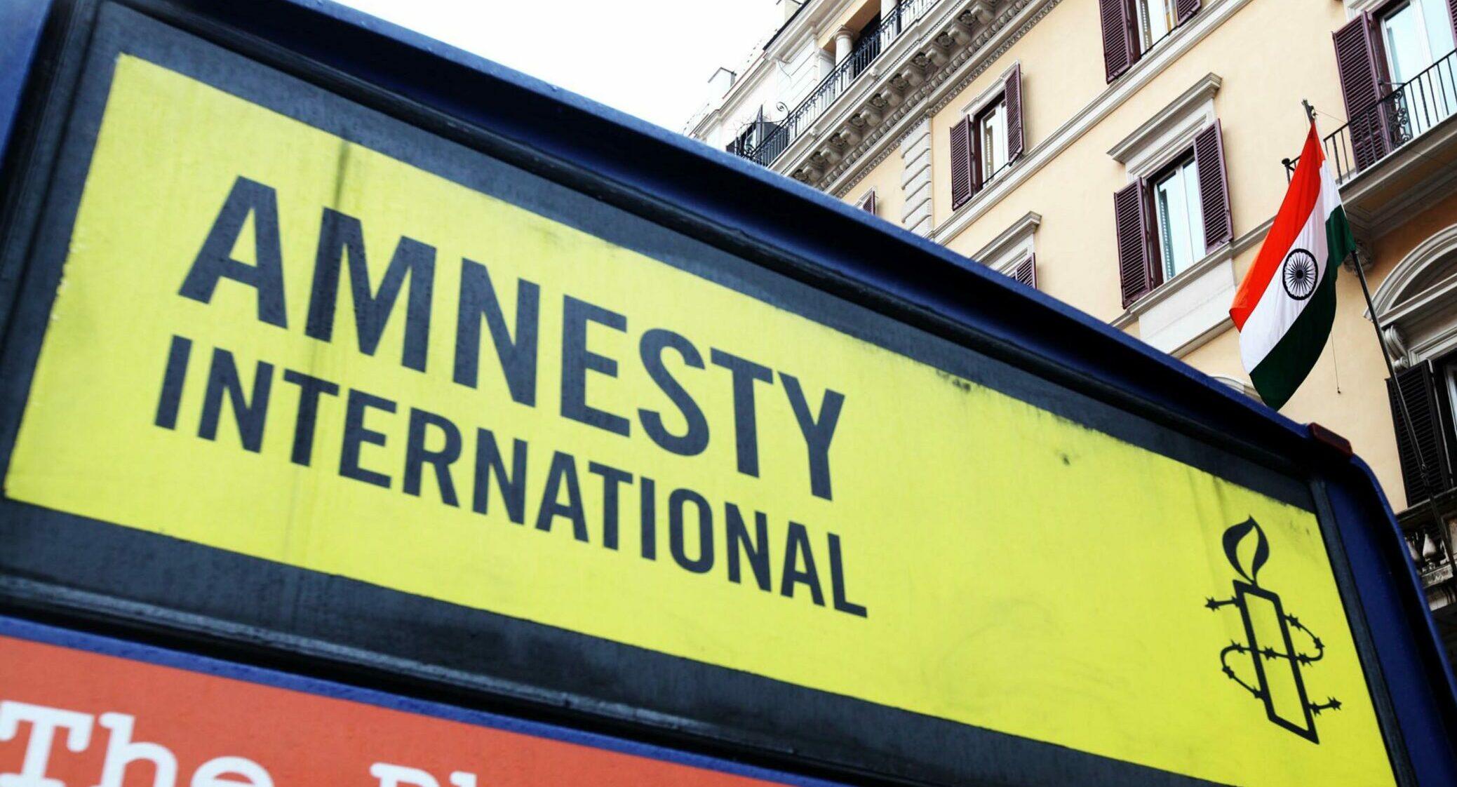 Volantino strappato, Amnesty respinge le accuse: “Video orchestrato per delegittimarci”