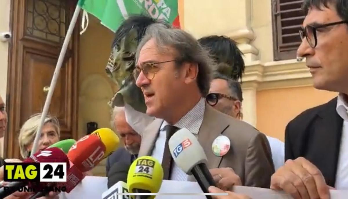 Crisi agricola, AVS presenta una proposta di legge contro i pesticidi: “Diciamo stop ai veleni introdotti da Meloni e Von der Leyen”