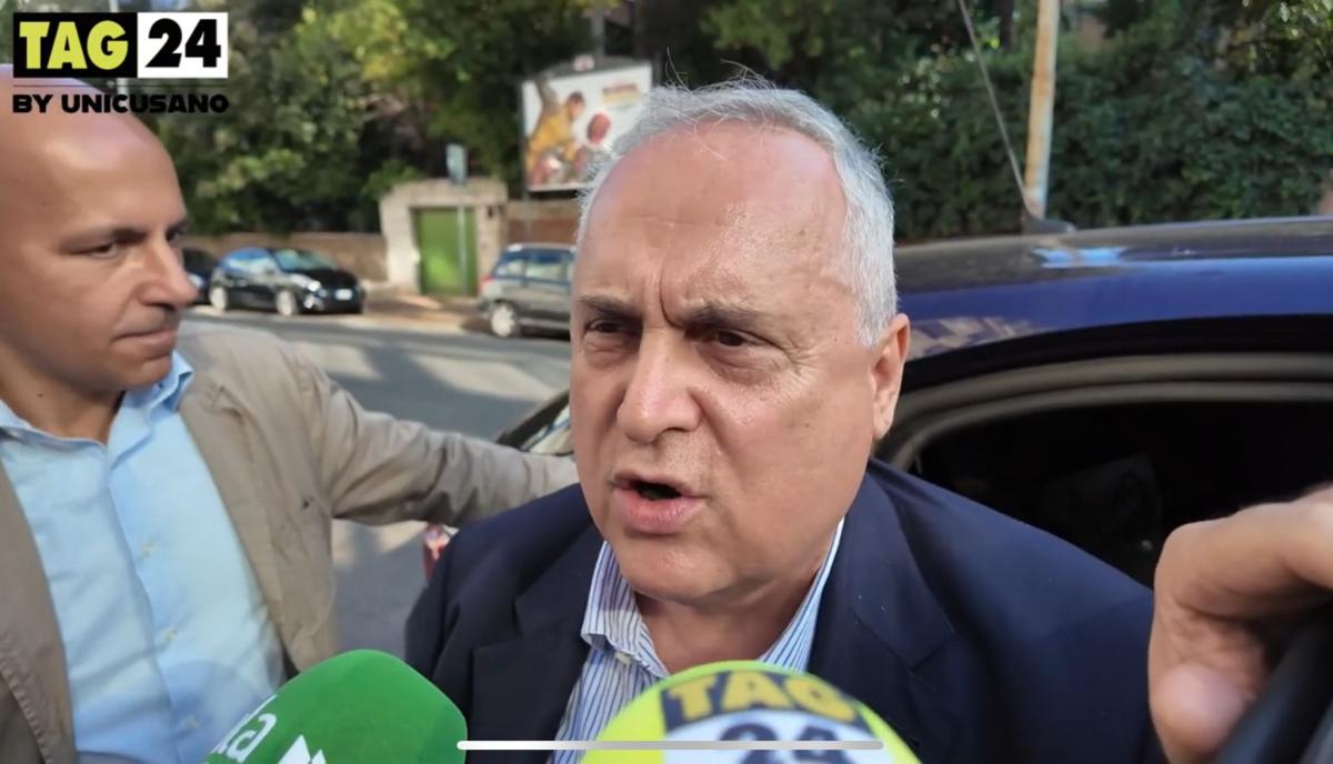 Lazio, Lotito risponde ironicamente sul mercato: “Greenwood? Se i tifosi lo vogliono, mettano i soldi” | VIDEO