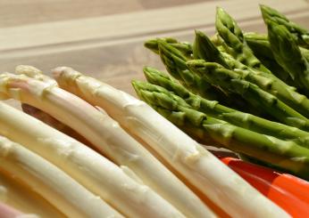 In cucina non si butta via nulla: ecco cosa fare con i gambi degli asparagi