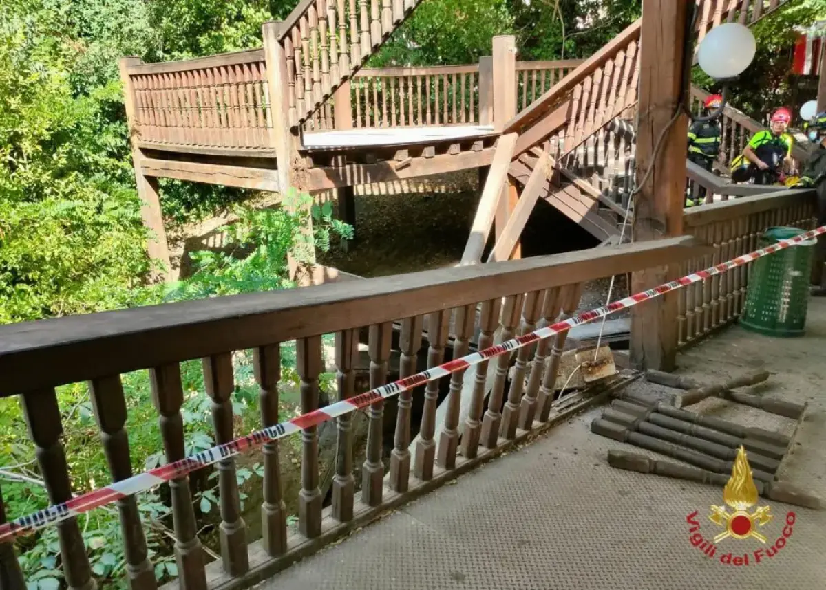 Roma, crolla la scala del Globe Theatre alla fine di uno spettacolo…