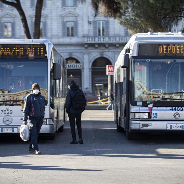 Rincari bus e metro 2023, previsti aumenti fino al 33% in tutta Italia