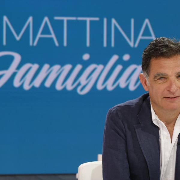 Tensione tra Tiberio Timperi e Gianni Ippoliti a Uno Mattina in Famiglia: il giornalista lascia lo studio | VIDEO