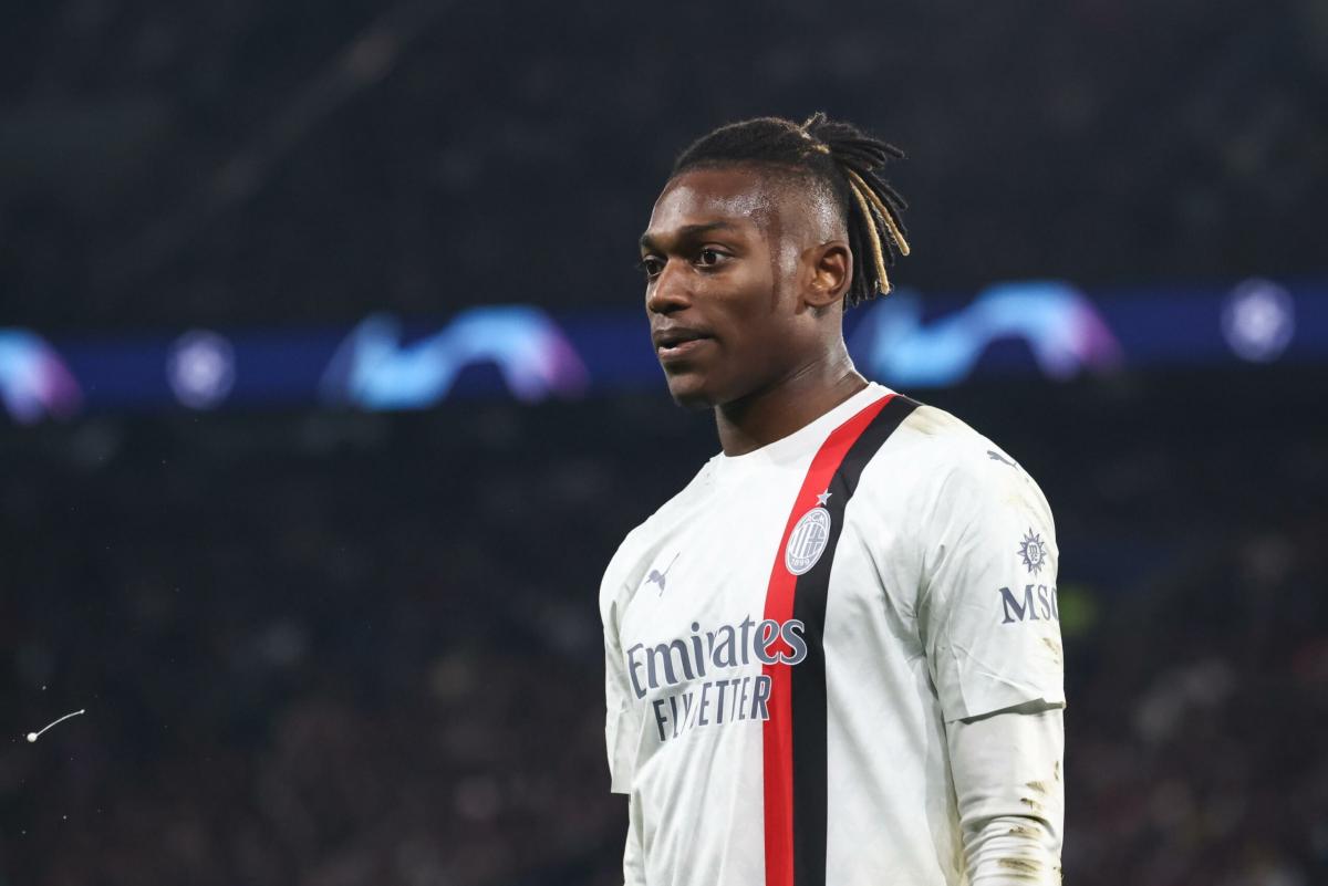 Milan, Leao smentisce le voci sul Psg: “Mai pensato di andare via”