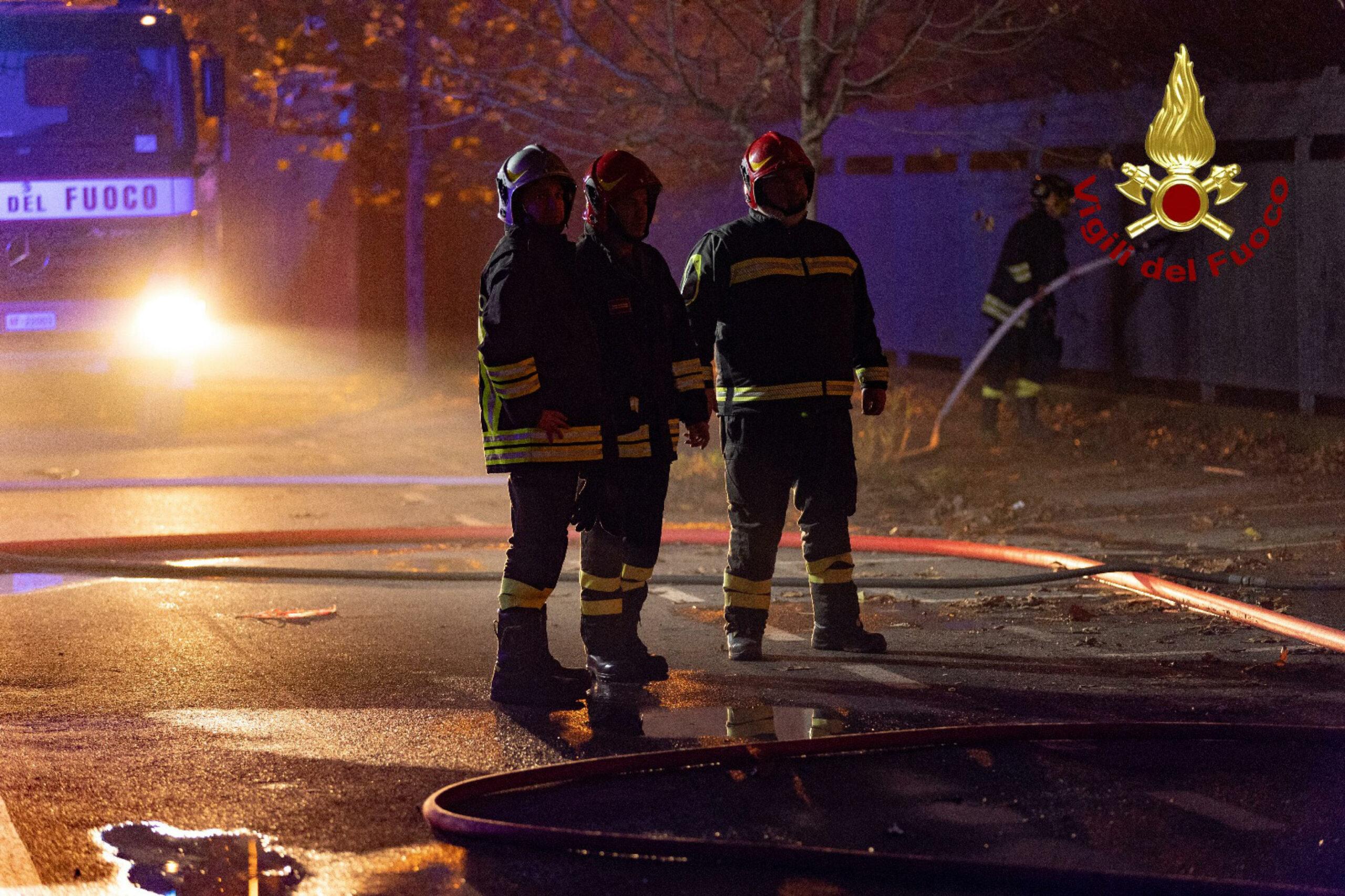 Firenze, incendio in un ristorante in via del Proconsolo: alta colonna di fumo nero sul centro, nessun ferito